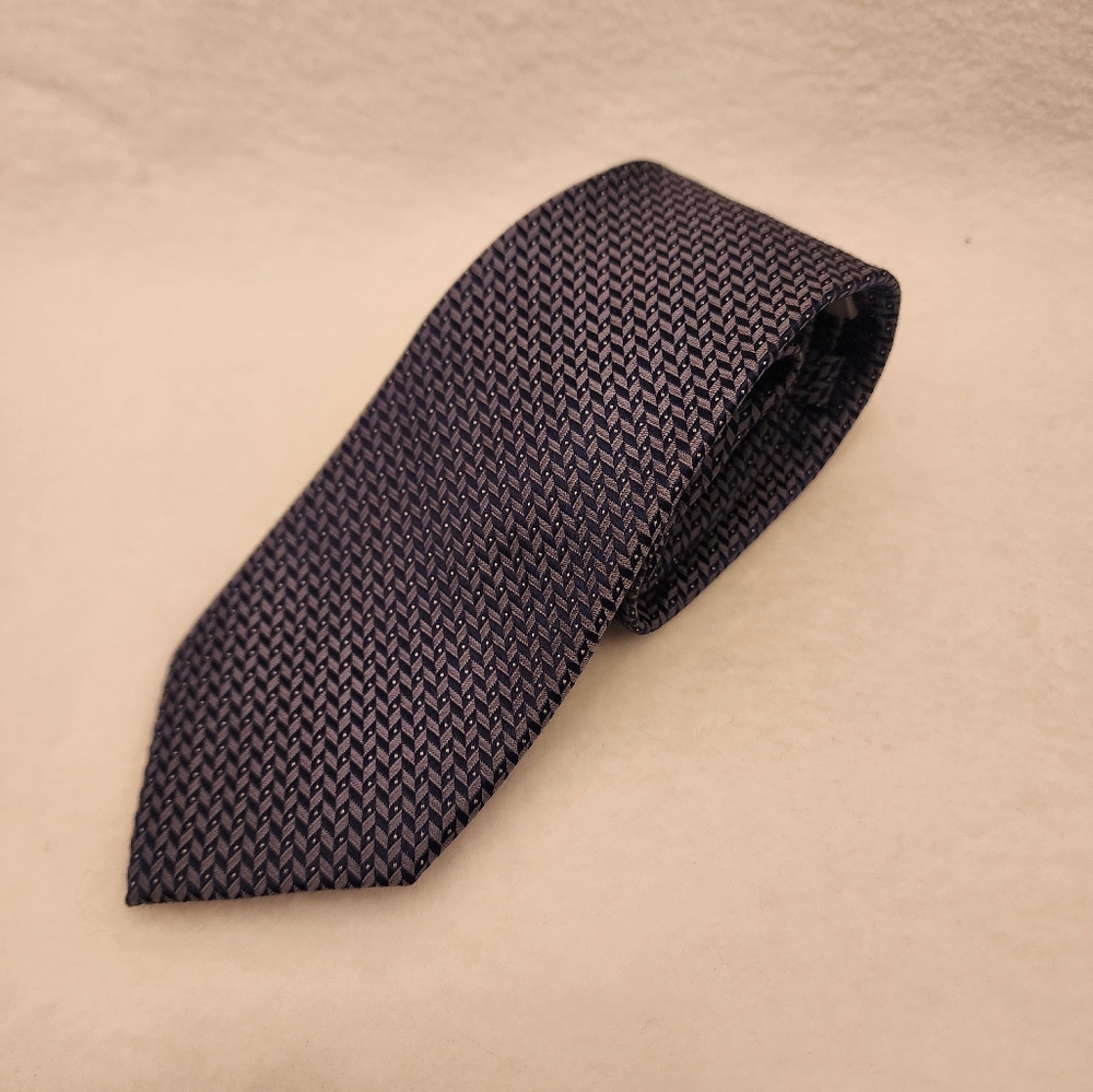 Elegant Navy Blue Michael Kors 58 x 3.25 Silk Men's Tie